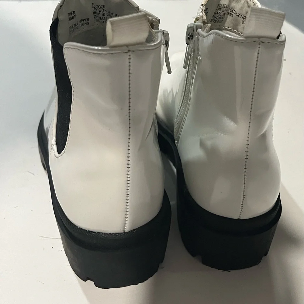 Steve Madden White and Black Sandals